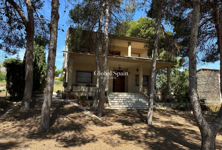 Resale - VILLA -
TORREVIEJA - Costa Blanca