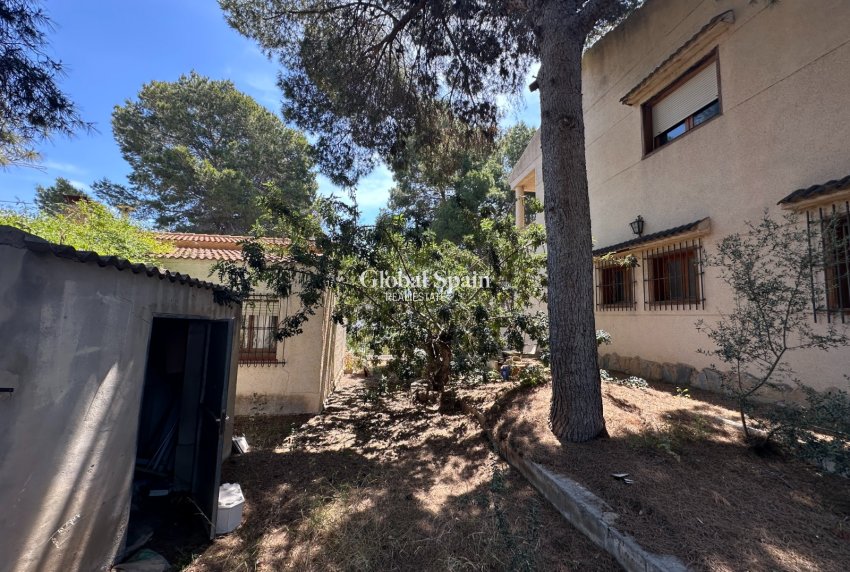 Resale - VILLA -
TORREVIEJA - Costa Blanca