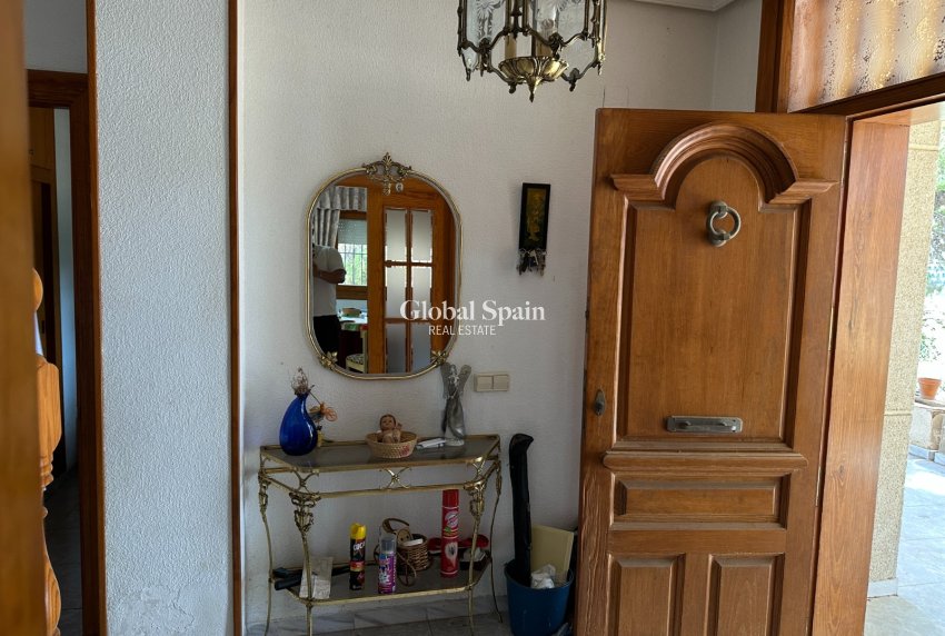 Resale - VILLA -
TORREVIEJA - Costa Blanca