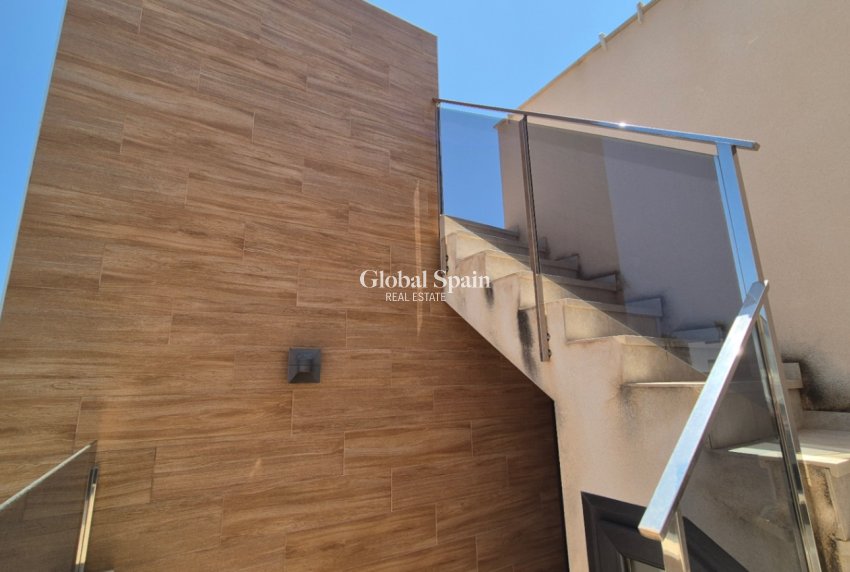 Resale - VILLA -
TORREVIEJA - Costa Blanca