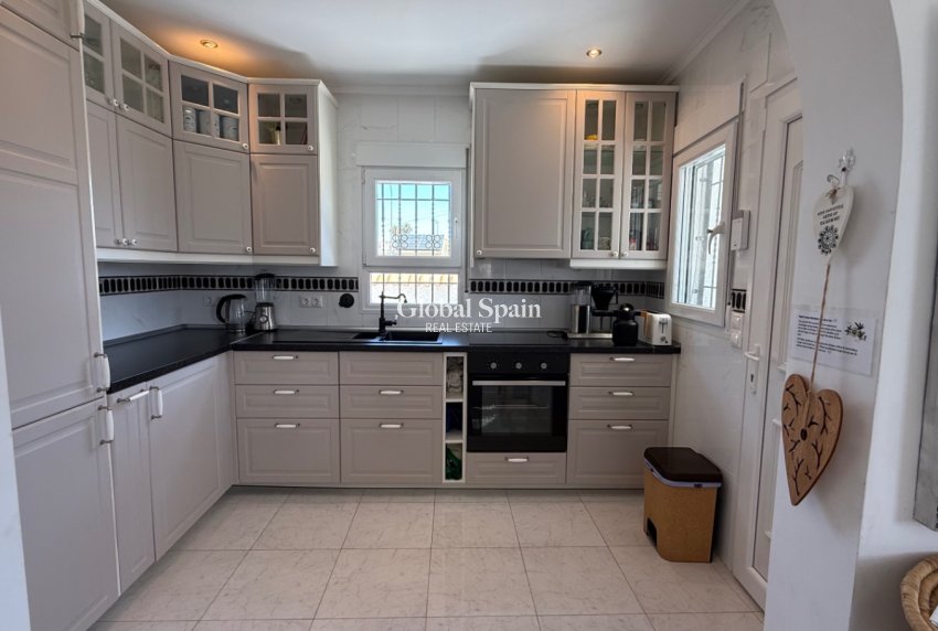 Resale - VILLA -
TORREVIEJA - Costa Blanca