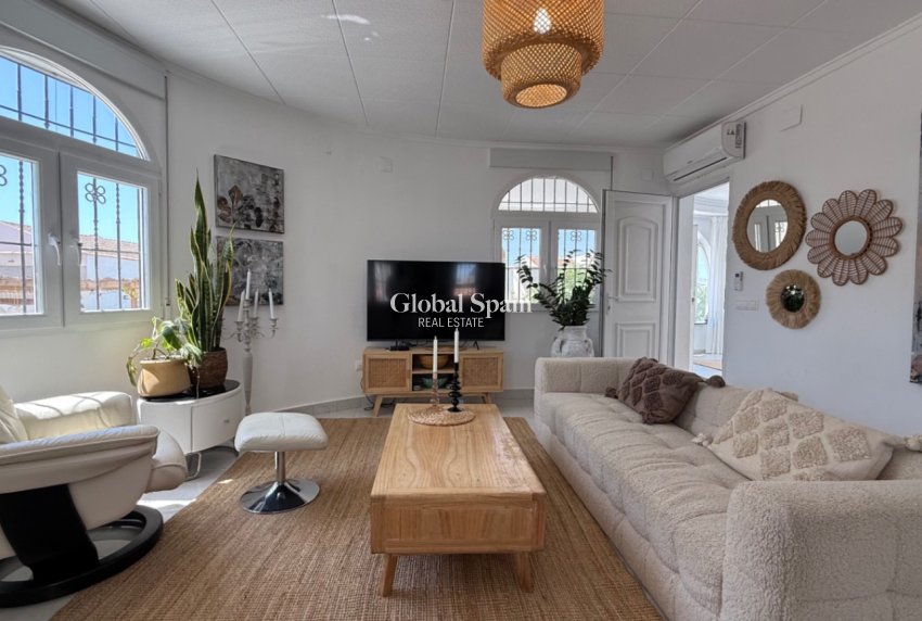 Resale - VILLA -
TORREVIEJA - Costa Blanca