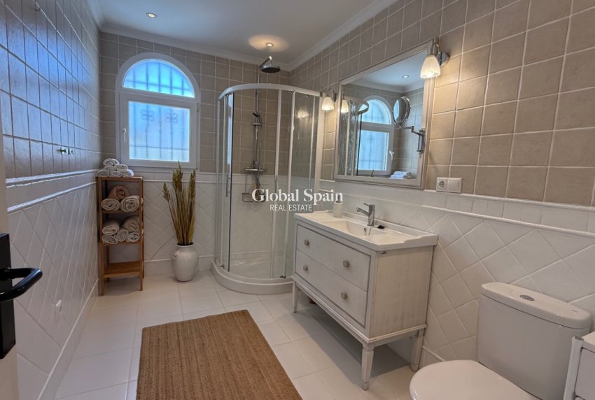 Resale - VILLA -
TORREVIEJA - Costa Blanca
