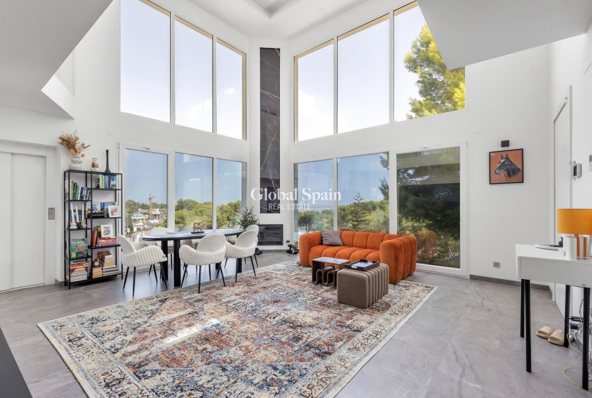 Resale - VILLA -
TORREVIEJA - Costa Blanca