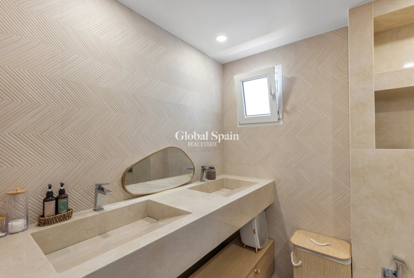 Resale - VILLA -
TORREVIEJA - Costa Blanca