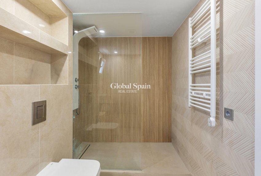 Resale - VILLA -
TORREVIEJA - Costa Blanca