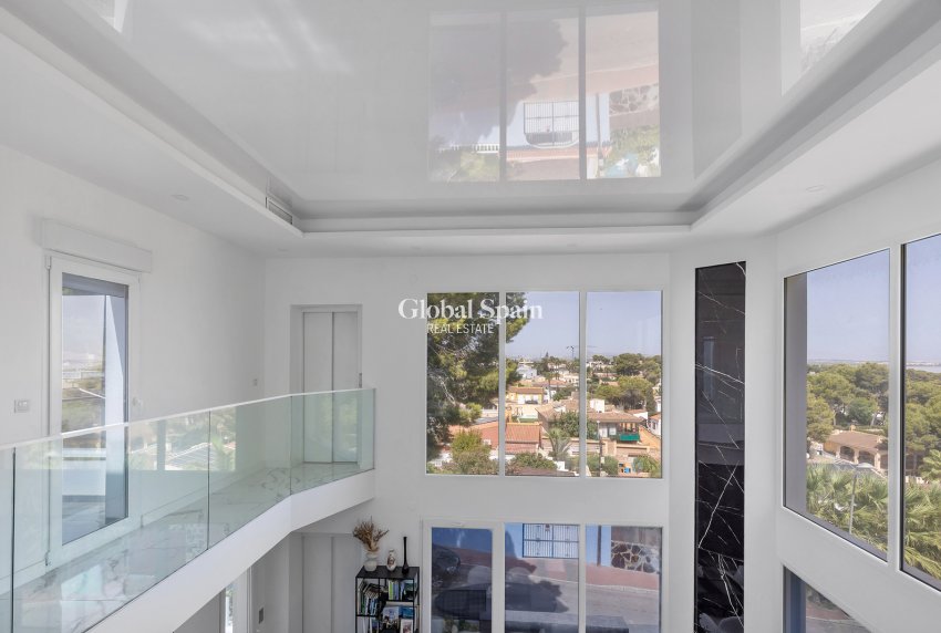 Resale - VILLA -
TORREVIEJA - Costa Blanca