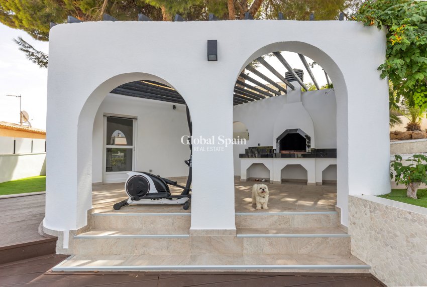 Resale - VILLA -
TORREVIEJA - Costa Blanca