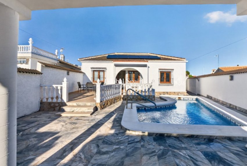 Resale - VILLA -
TORREVIEJA - Costa Blanca