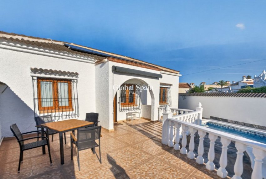 Resale - VILLA -
TORREVIEJA - Costa Blanca