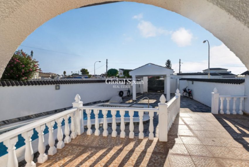 Resale - VILLA -
TORREVIEJA - Costa Blanca
