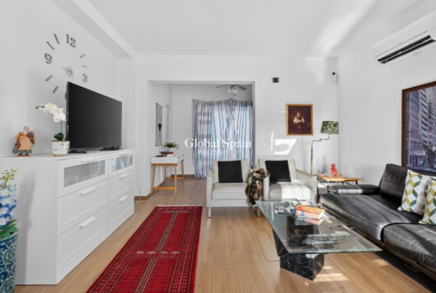 Resale - VILLA -
TORREVIEJA - Costa Blanca