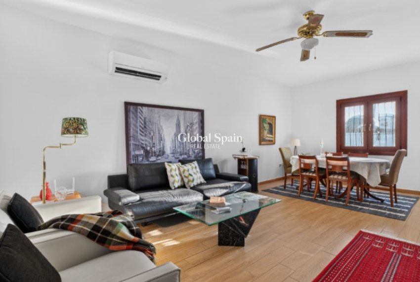 Resale - VILLA -
TORREVIEJA - Costa Blanca
