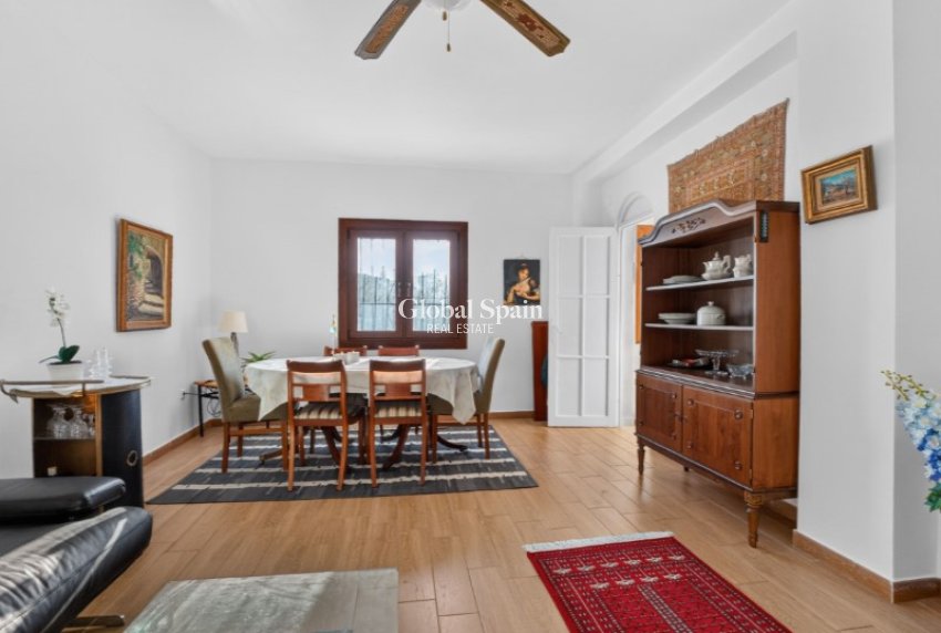 Resale - VILLA -
TORREVIEJA - Costa Blanca