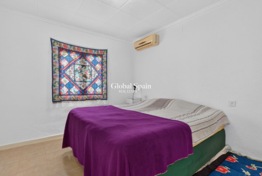 Resale - VILLA -
TORREVIEJA - Costa Blanca