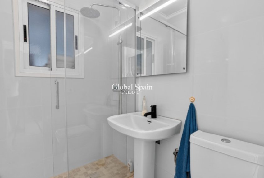 Resale - VILLA -
TORREVIEJA - Costa Blanca
