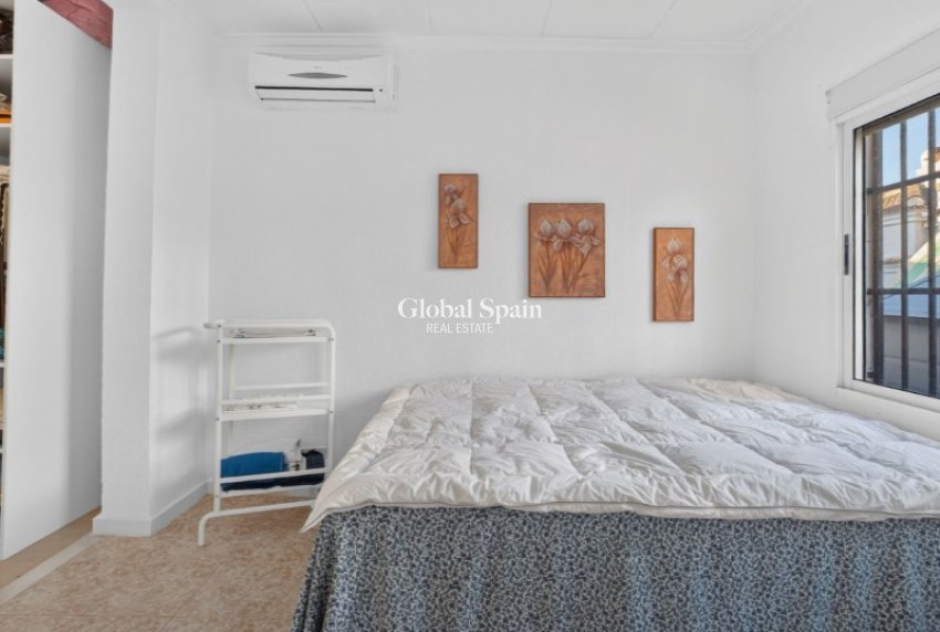 Resale - VILLA -
TORREVIEJA - Costa Blanca