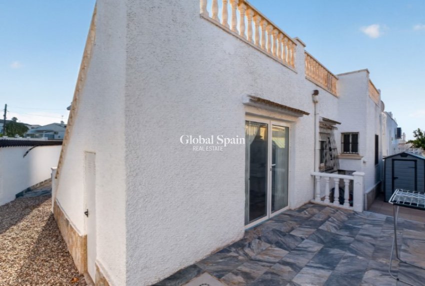 Resale - VILLA -
TORREVIEJA - Costa Blanca