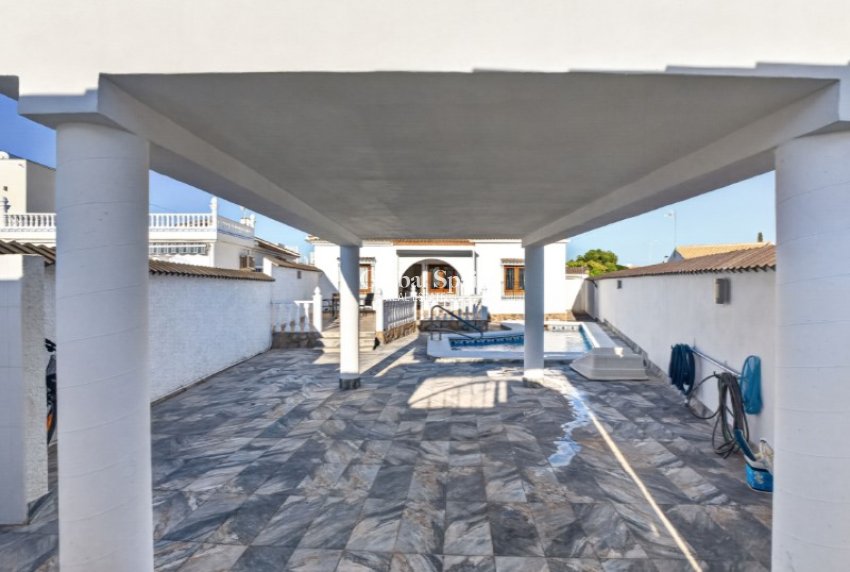 Resale - VILLA -
TORREVIEJA - Costa Blanca