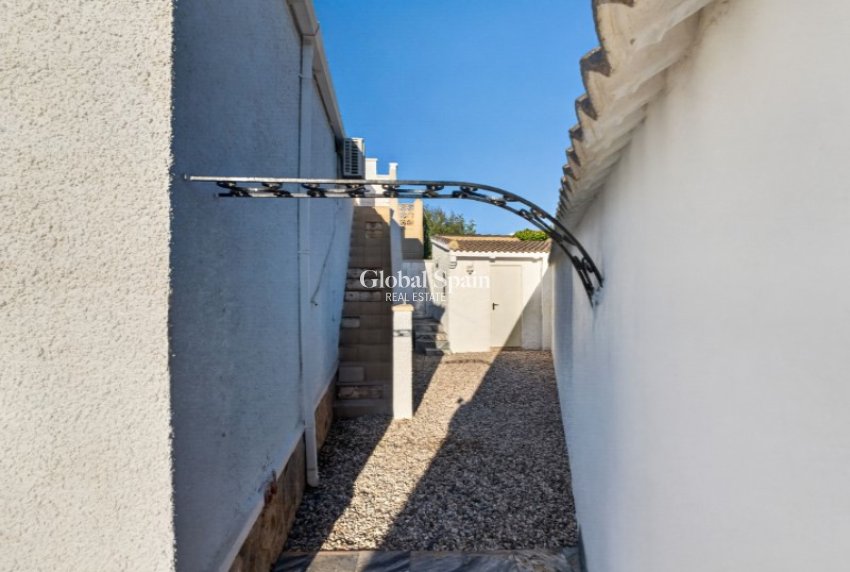 Resale - VILLA -
TORREVIEJA - Costa Blanca