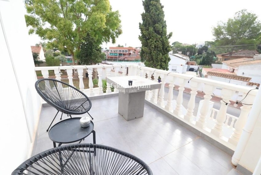 Resale - VILLA -
TORREVIEJA - Costa Blanca