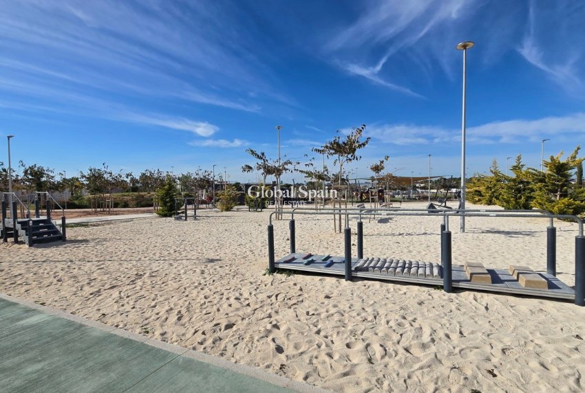 Resale - VILLA -
TORREVIEJA - El Chaparal