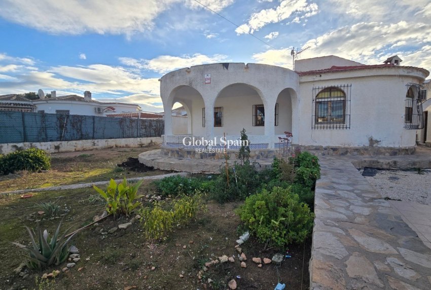 Resale - VILLA -
TORREVIEJA - El Chaparal