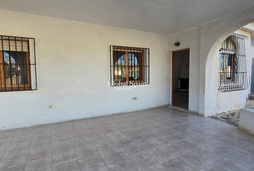 Resale - VILLA -
TORREVIEJA - El Chaparal