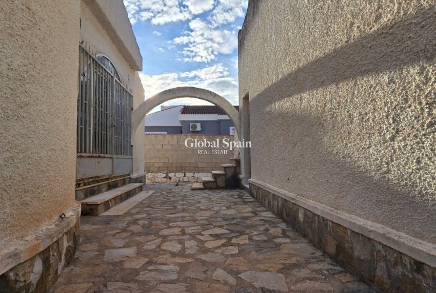 Resale - VILLA -
TORREVIEJA - El Chaparal