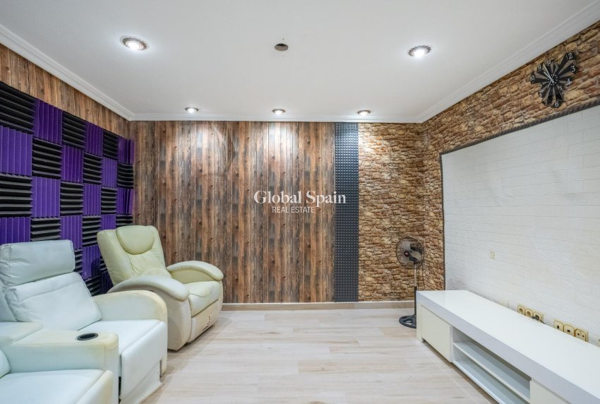 Resale - VILLA -
TORREVIEJA - El Chaparral