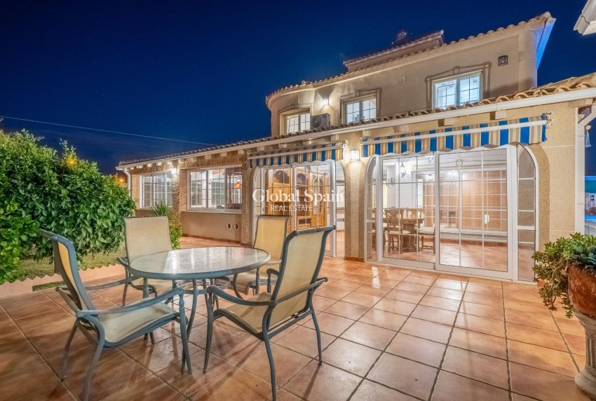 Resale - VILLA -
TORREVIEJA - El Chaparral