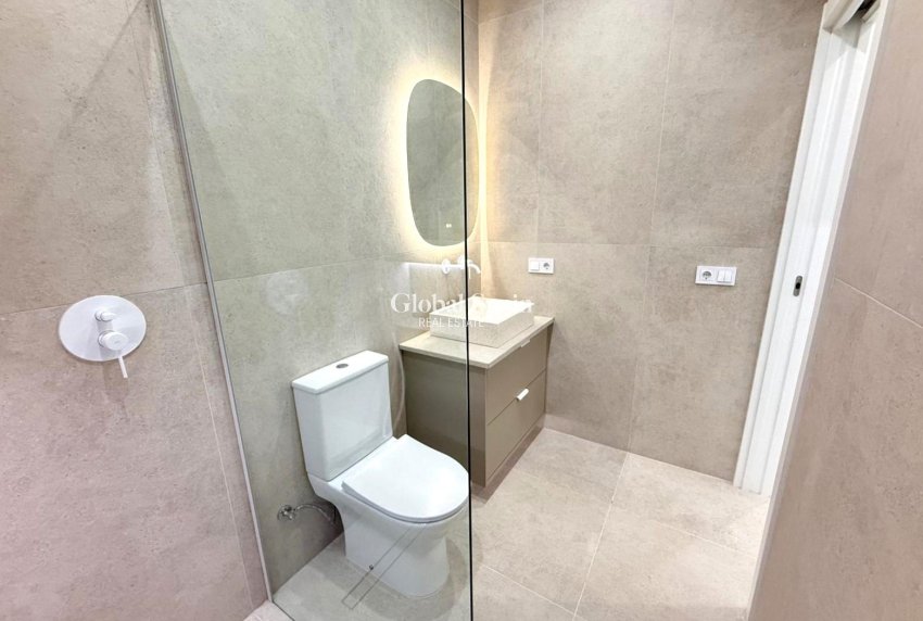 Resale - VILLA -
TORREVIEJA - El Chaparral