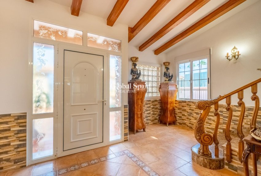 Resale - VILLA -
TORREVIEJA - El Chaparral