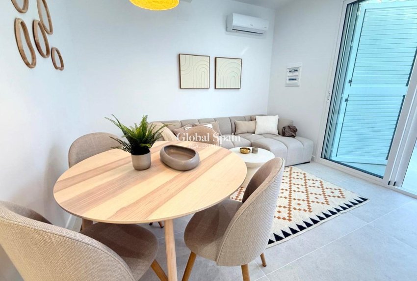 Resale - VILLA -
TORREVIEJA - El Chaparral