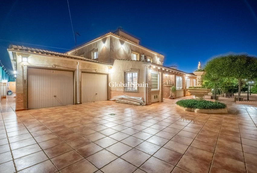 Resale - VILLA -
TORREVIEJA - El Chaparral