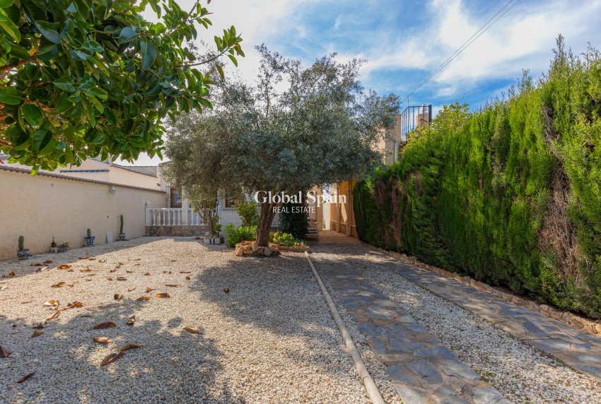 Resale - VILLA -
TORREVIEJA - El chaparral