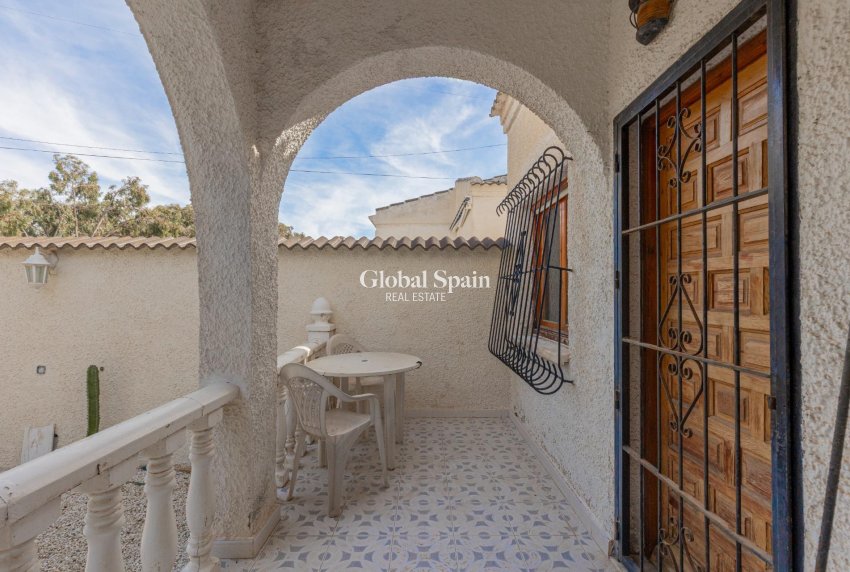 Resale - VILLA -
TORREVIEJA - El chaparral