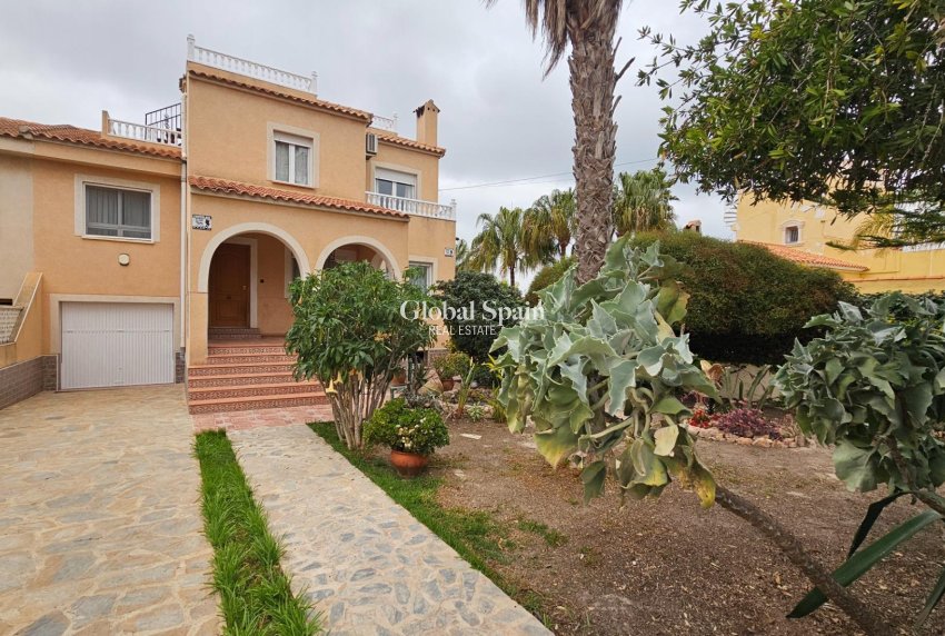 Resale - VILLA -
TORREVIEJA - El Chaparral