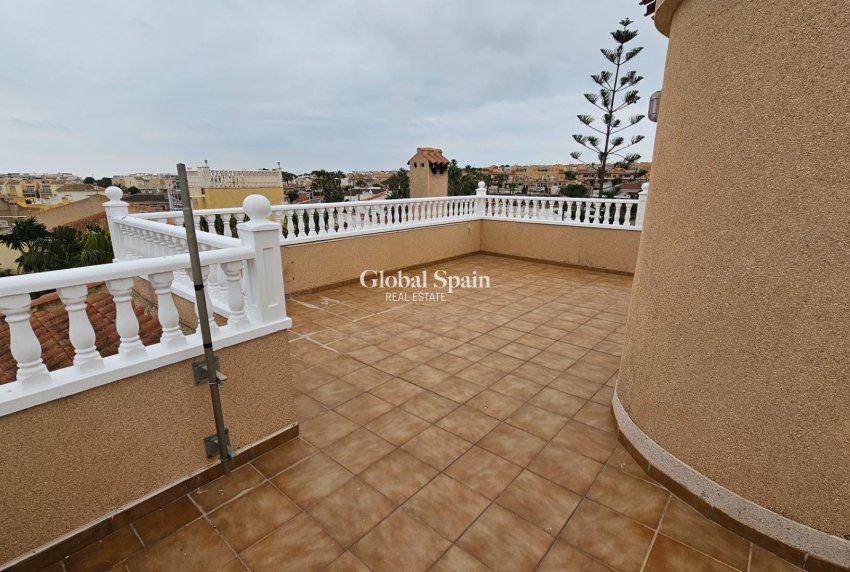 Resale - VILLA -
TORREVIEJA - El Chaparral