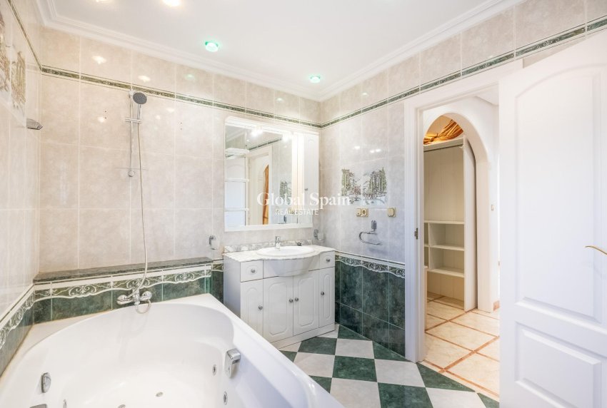 Resale - VILLA -
TORREVIEJA - El Chaparral