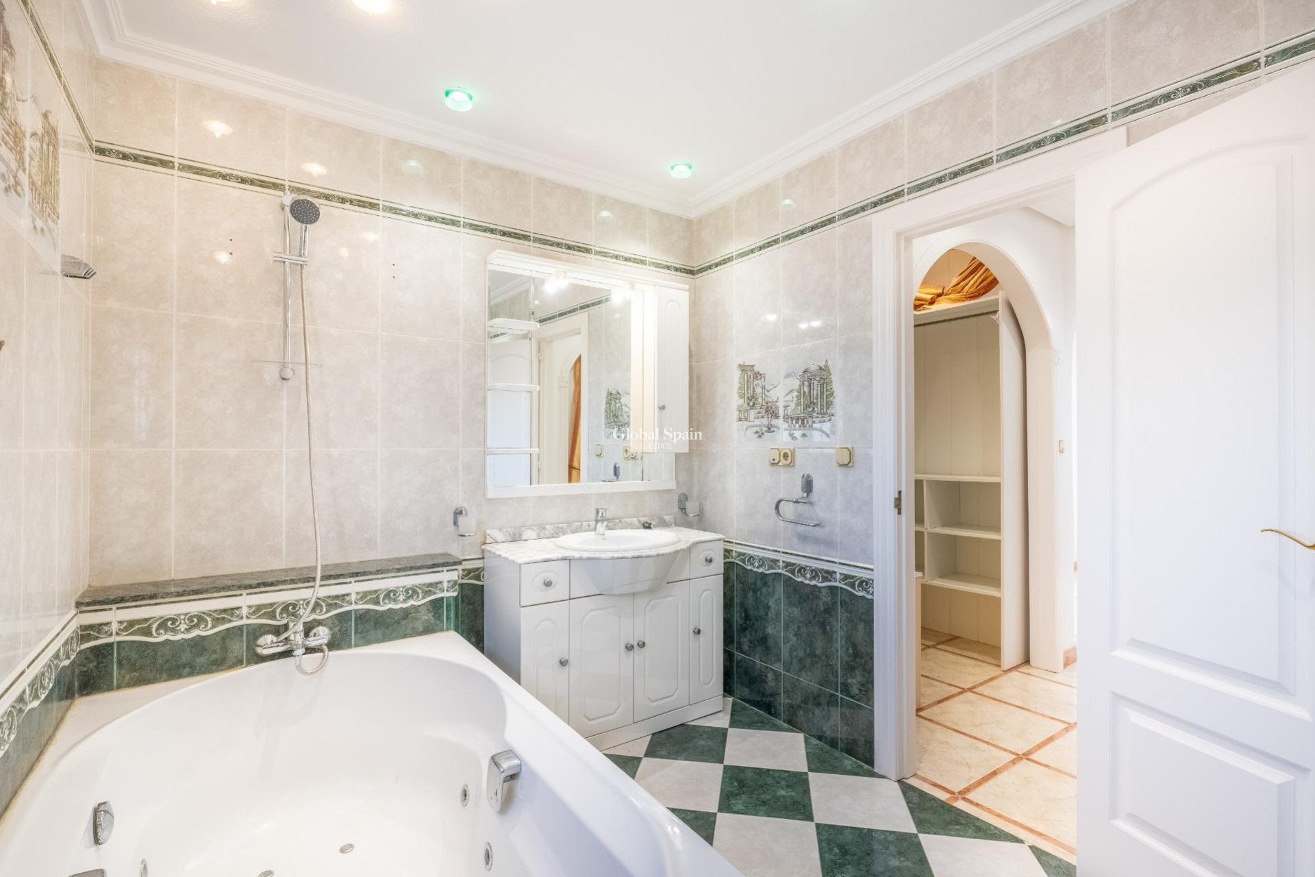 Resale - VILLA -
TORREVIEJA - El Chaparral