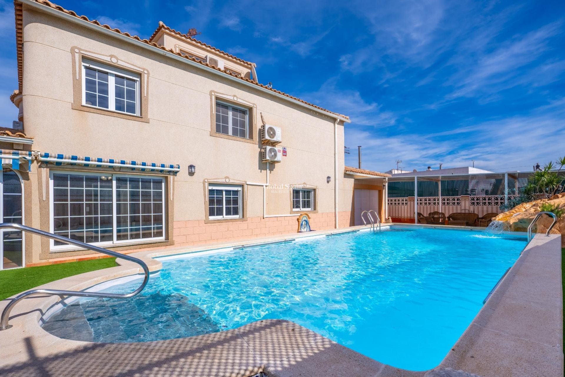 Resale - VILLA -
TORREVIEJA - El Chaparral