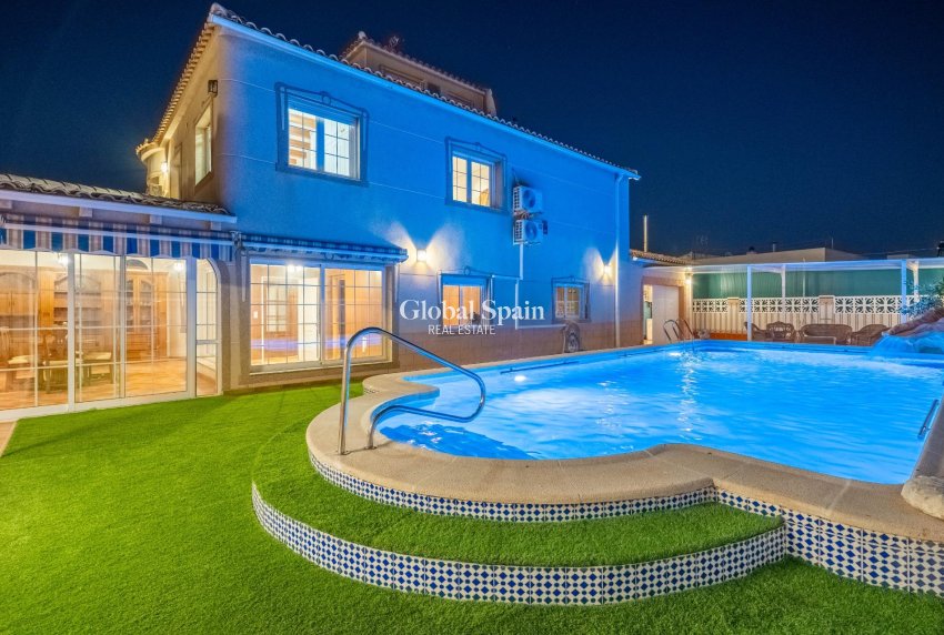 Resale - VILLA -
TORREVIEJA - El Chaparral