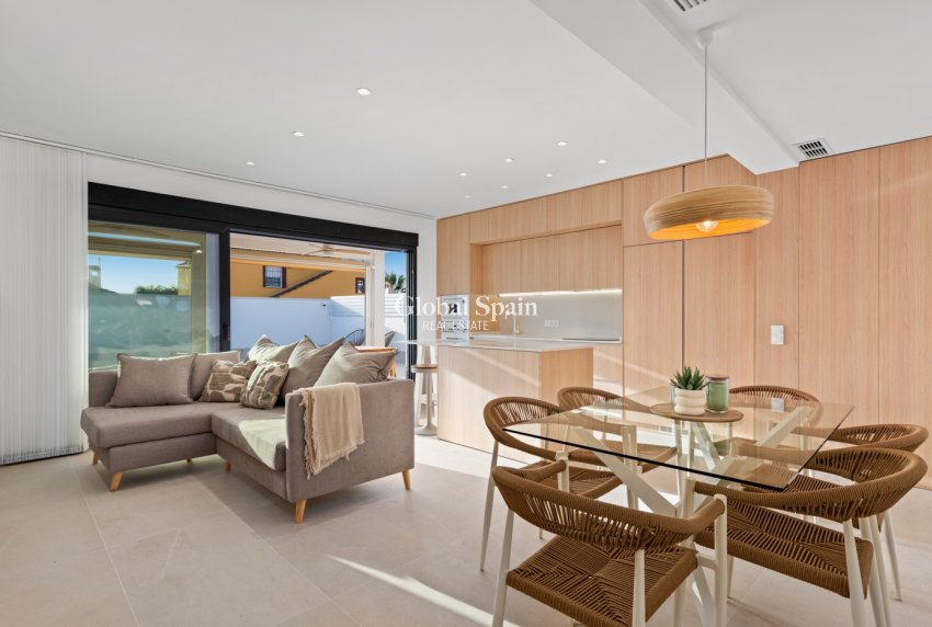 Resale - VILLA -
TORREVIEJA - El Chaparral