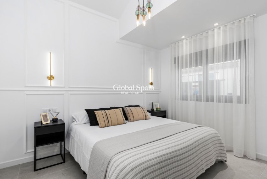 Resale - VILLA -
TORREVIEJA - El Chaparral