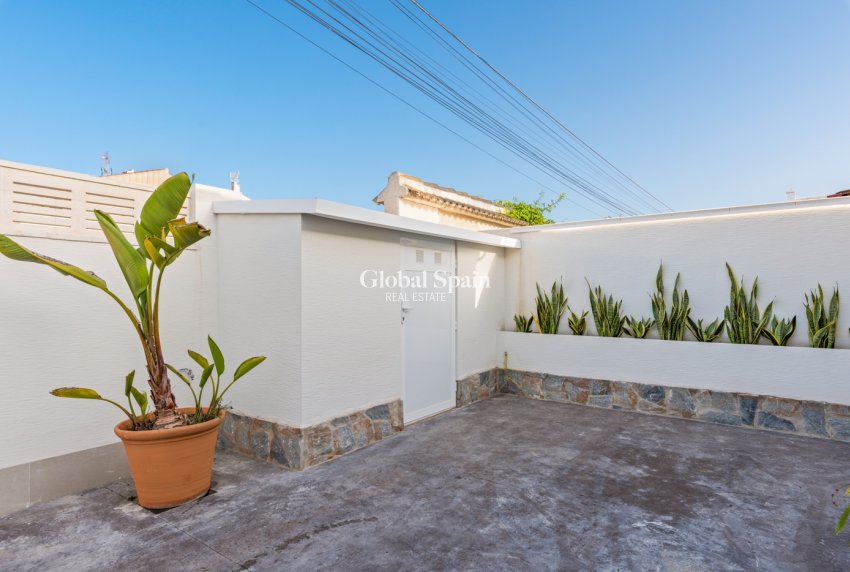 Resale - VILLA -
TORREVIEJA - El Chaparral