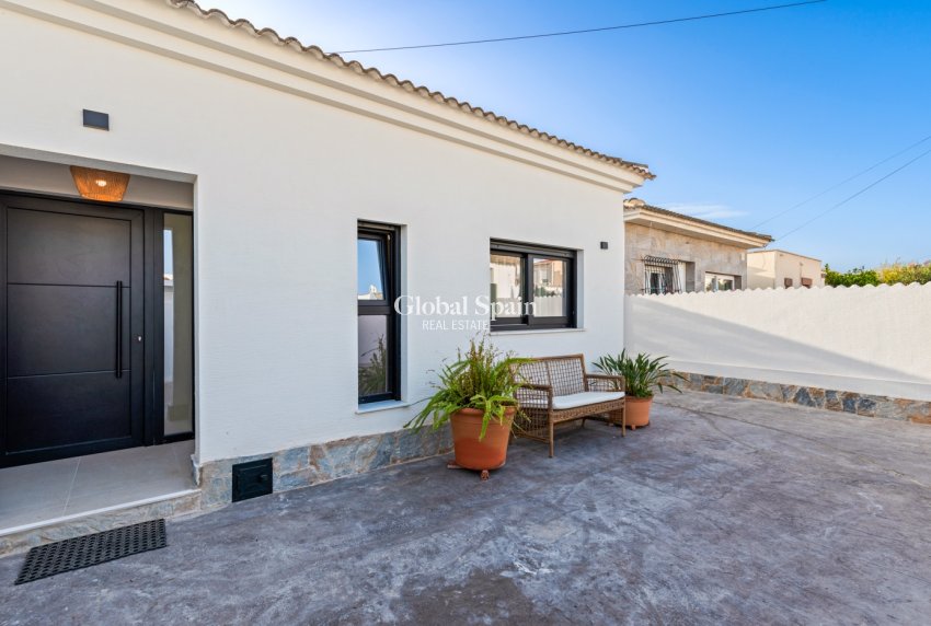Resale - VILLA -
TORREVIEJA - El Chaparral