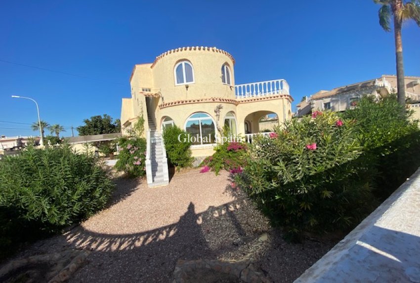Resale - VILLA -
TORREVIEJA - El Chaparral