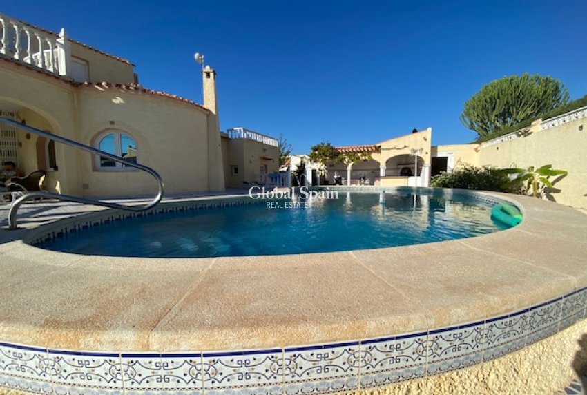Resale - VILLA -
TORREVIEJA - El Chaparral