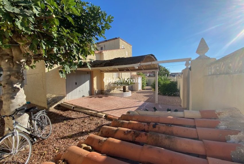 Resale - VILLA -
TORREVIEJA - El Chaparral